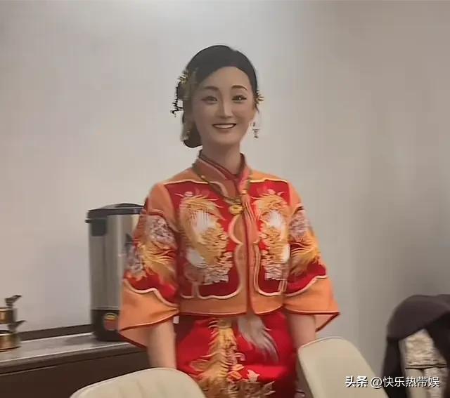 不同意。她也就经历了两次婚姻，总不能说婚姻不幸的女人就是潘金莲啊。
那时候她也还