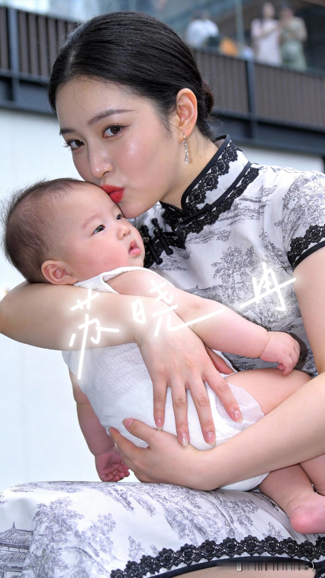 经典永流传！《妈妈的吻》不止是童年回忆，更是藏在旋律里的中国式母爱
 
提起《妈