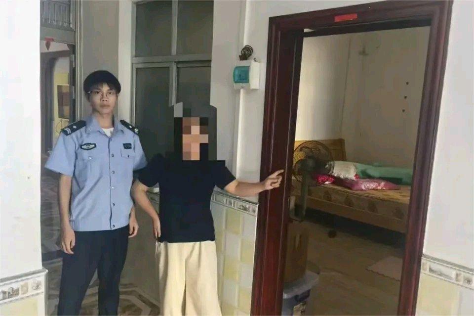 这堂嫂的操作真是让人惊掉下巴！陈女士买了金饰在家族群分享幸福，本是件开心事儿，却