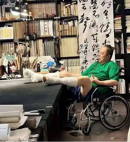 “皇阿玛”张铁林在英国翻车


张铁林“在英国翻车”，其实是国内舆论+事业全面崩