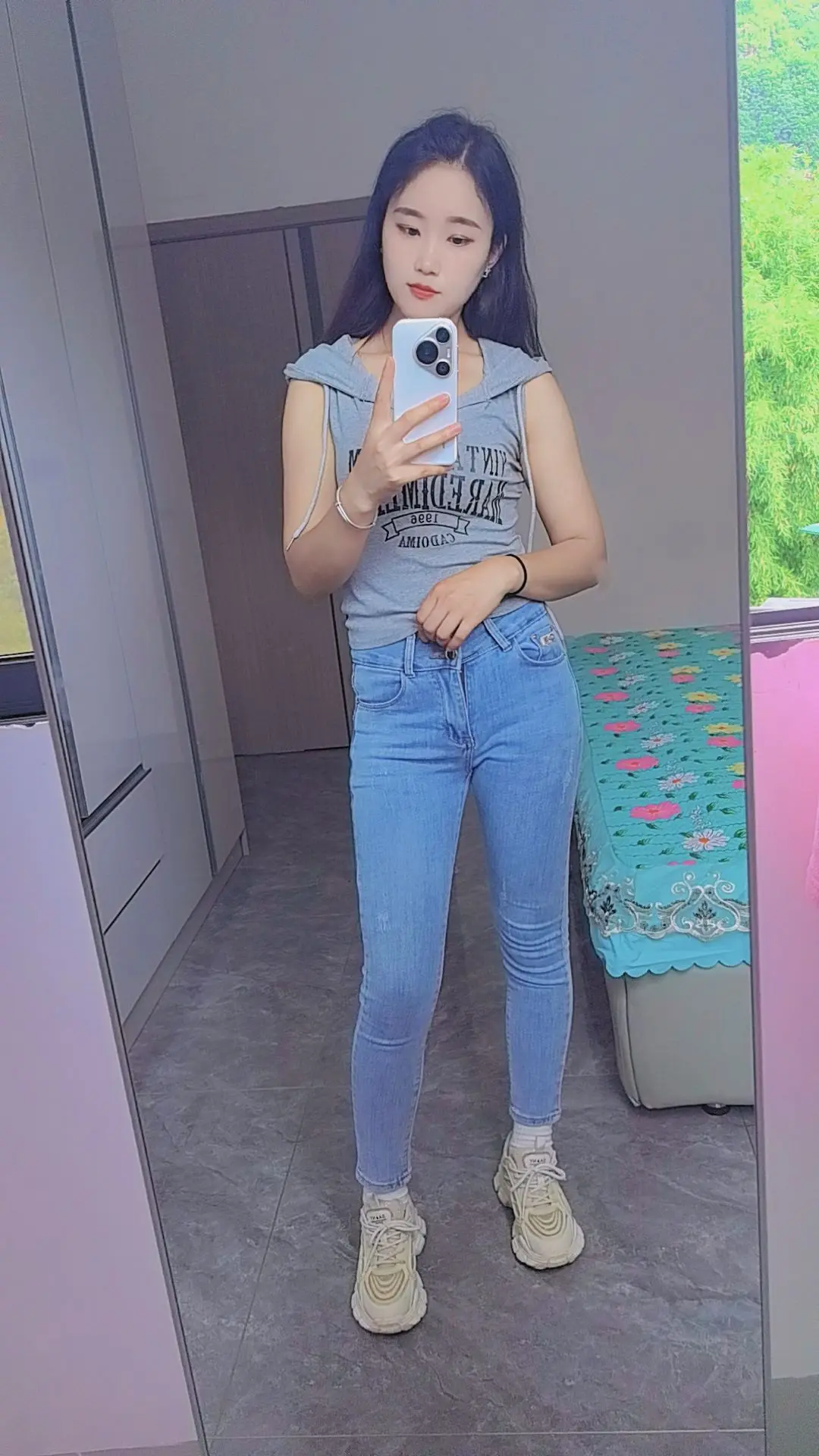 时间在变，人也在变，唯一不变的是再也回不到从前了，曾经的那个自己，再也回不去了