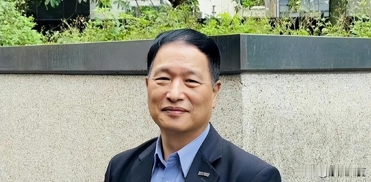 而张延廷的点评更是一针见血：现代战争靠体系，不是靠嘴炮；靠傍大腿，不如靠实力。
