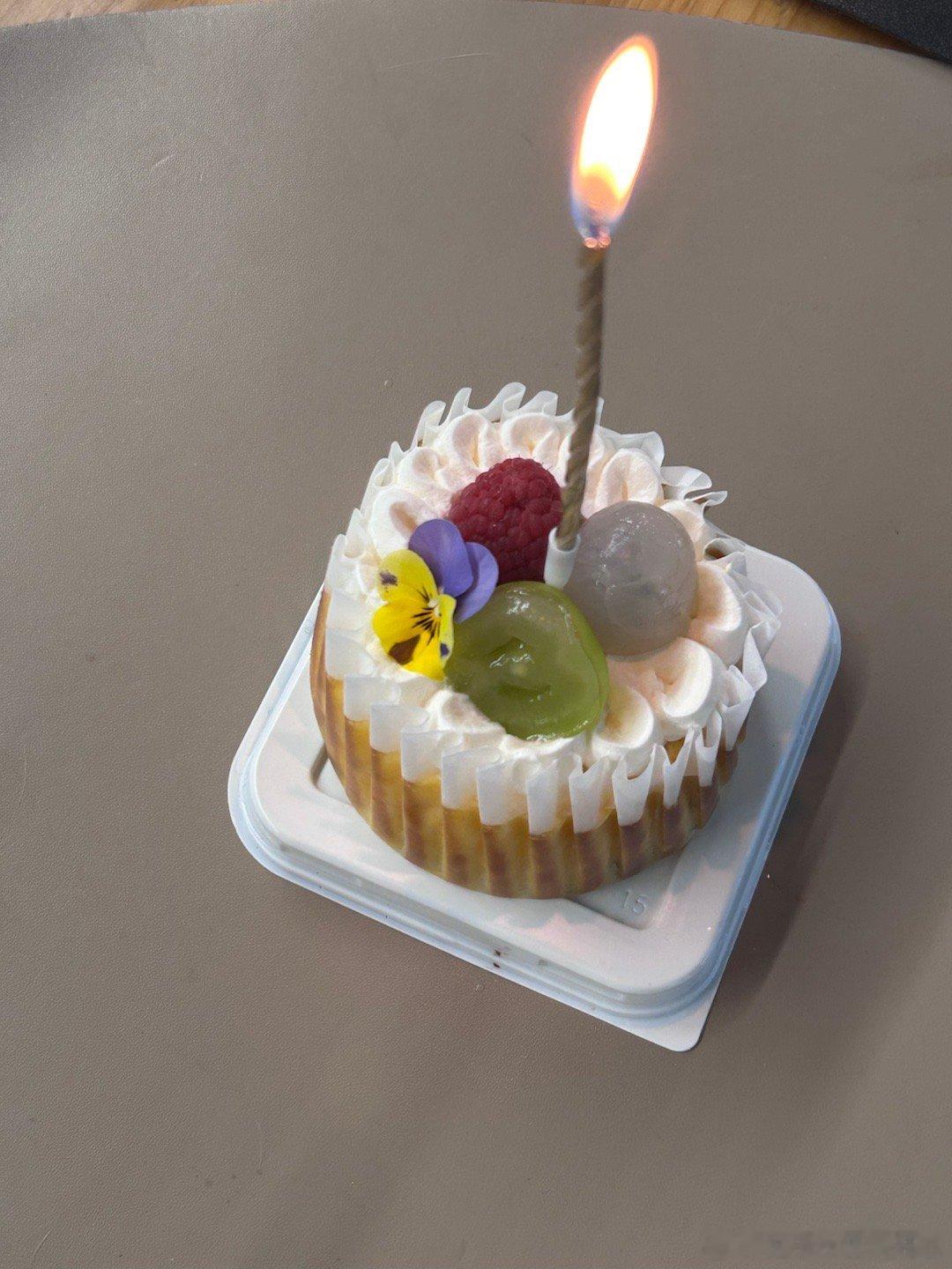 带新宝宝体检吃你一口拉面对！！！我有狗啦！！！博美和鹿犬的串 现在长得很土 姐姐