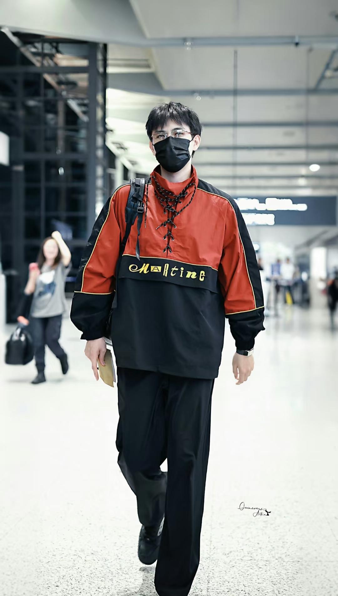 不得不说，陈飞宇做什么都会成功；
谁能想到啊，陈飞宇今天解锁了新身份；
那就是2