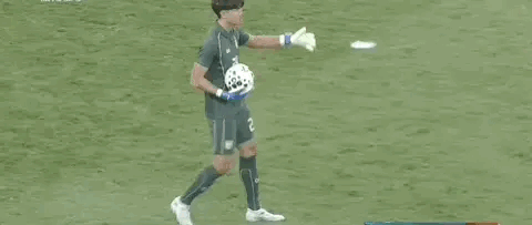 u23国足vs泰国u23 比赛最后一刻，泰国队门将持球超过8秒，主裁判麦麦提江判