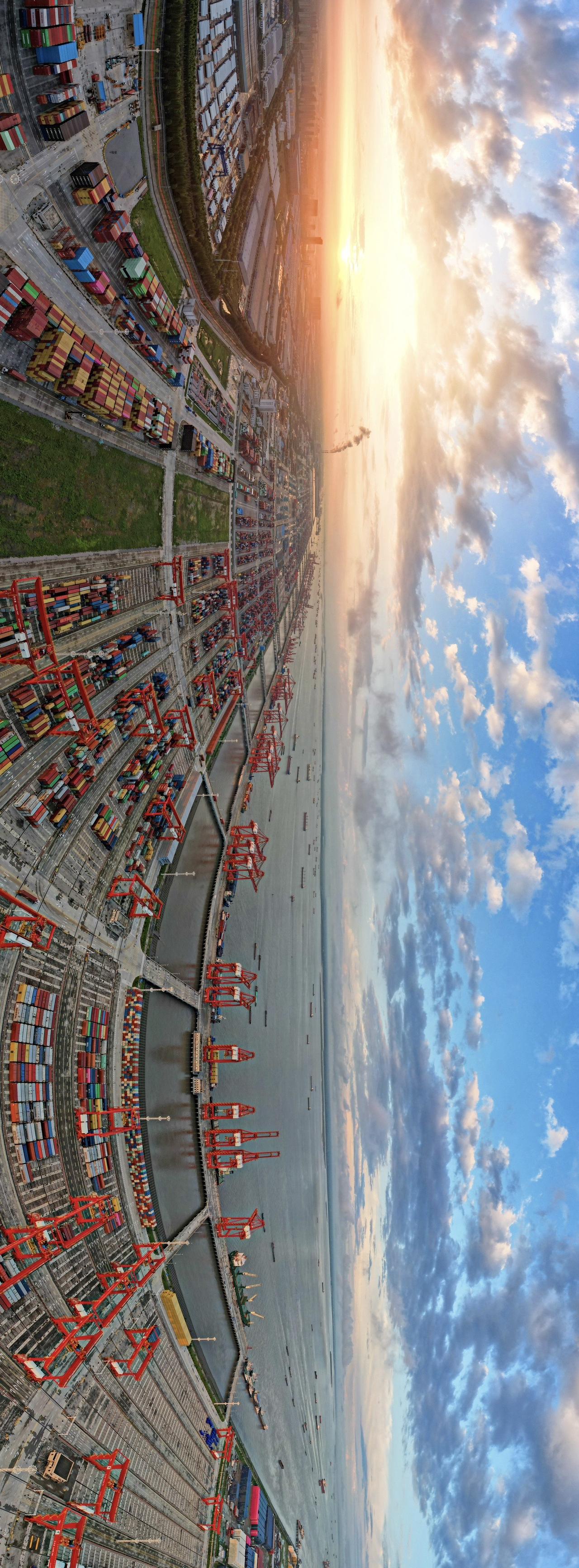 江苏苏州太仓港长江一段。

太仓港地处长江和沿海开放交汇处，拥有38.8公里长江