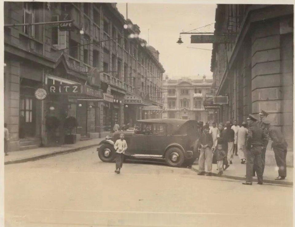 上海溪口路的前身是打架斗殴“圣地”这张拍摄于 1930 年代的纪实照片，定格了民
