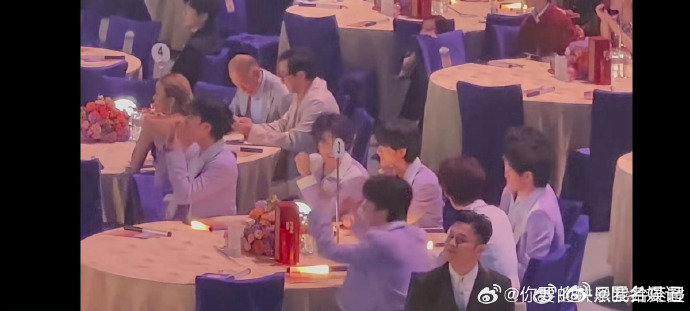 张真源贺峻霖魔童来的绝绝子！张真源贺峻霖不愧是 “魔童”，综艺里手忙脚乱的操作超