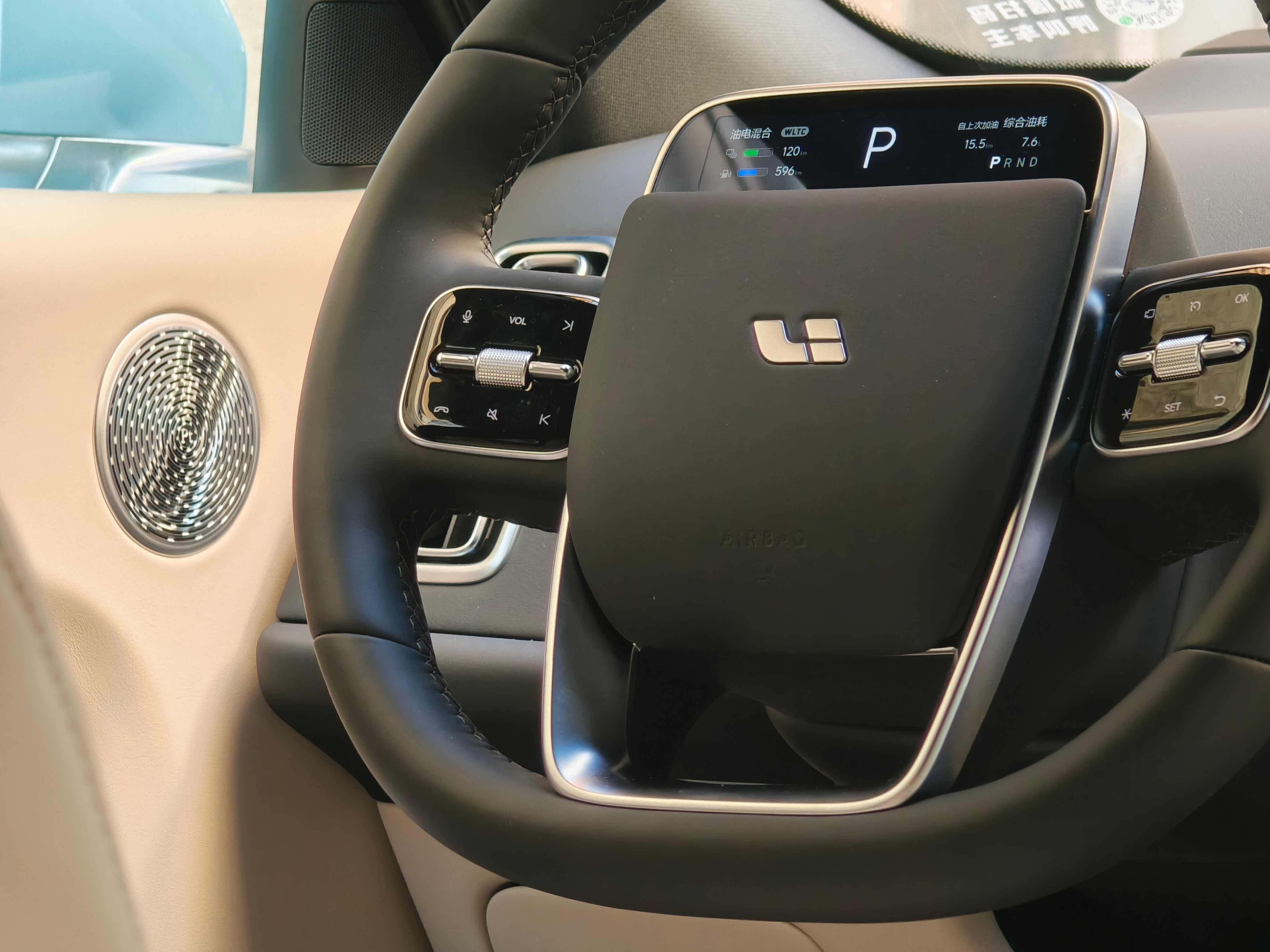 理想L7 Ultra 的铂金音响是真的顶。21个扬声器，低音沉得下去，高音通透不