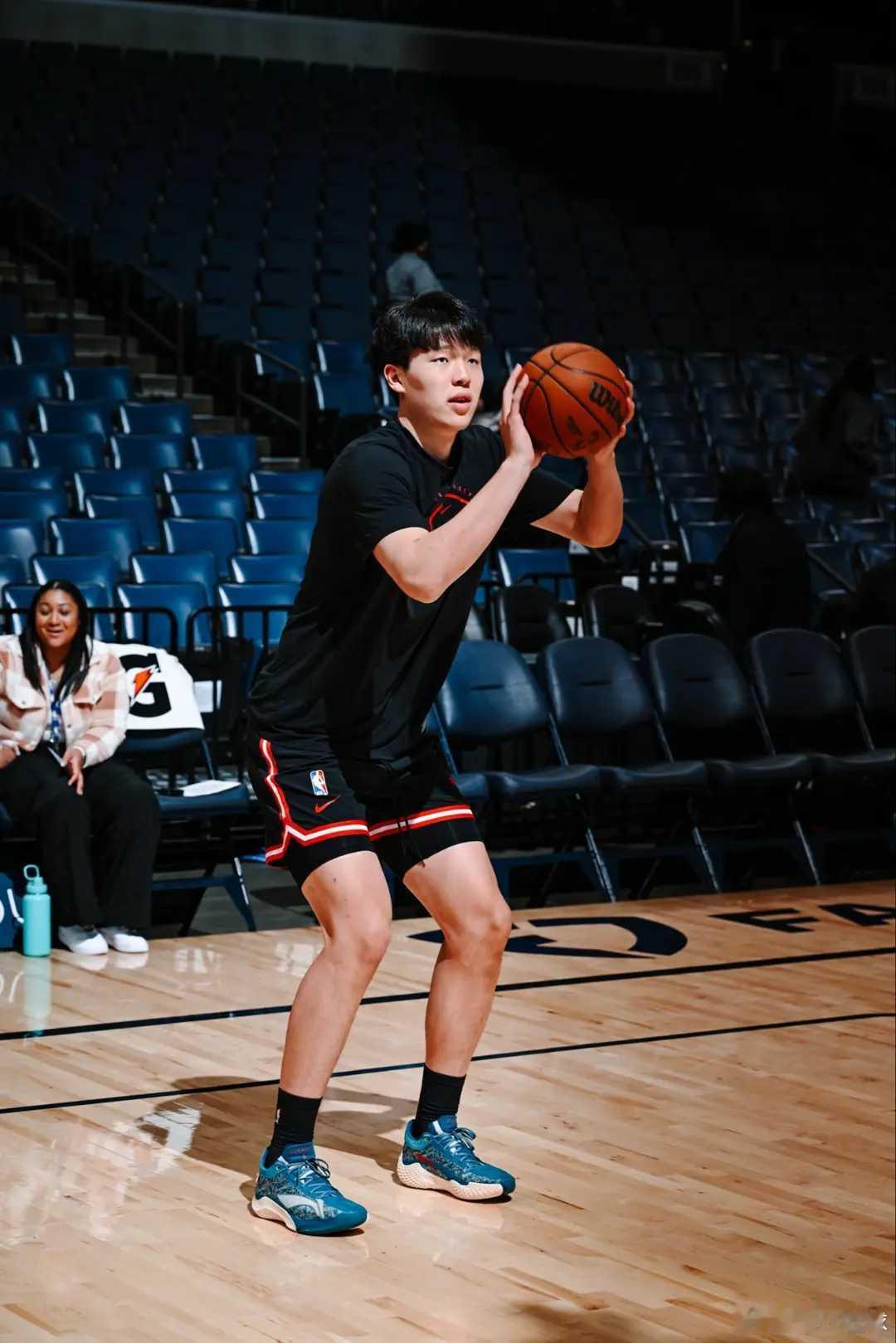 杨瀚森首发4+5+2晃过伊迪扣篮，开拓者不敌灰熊格兰特21+7北京时间12月8日