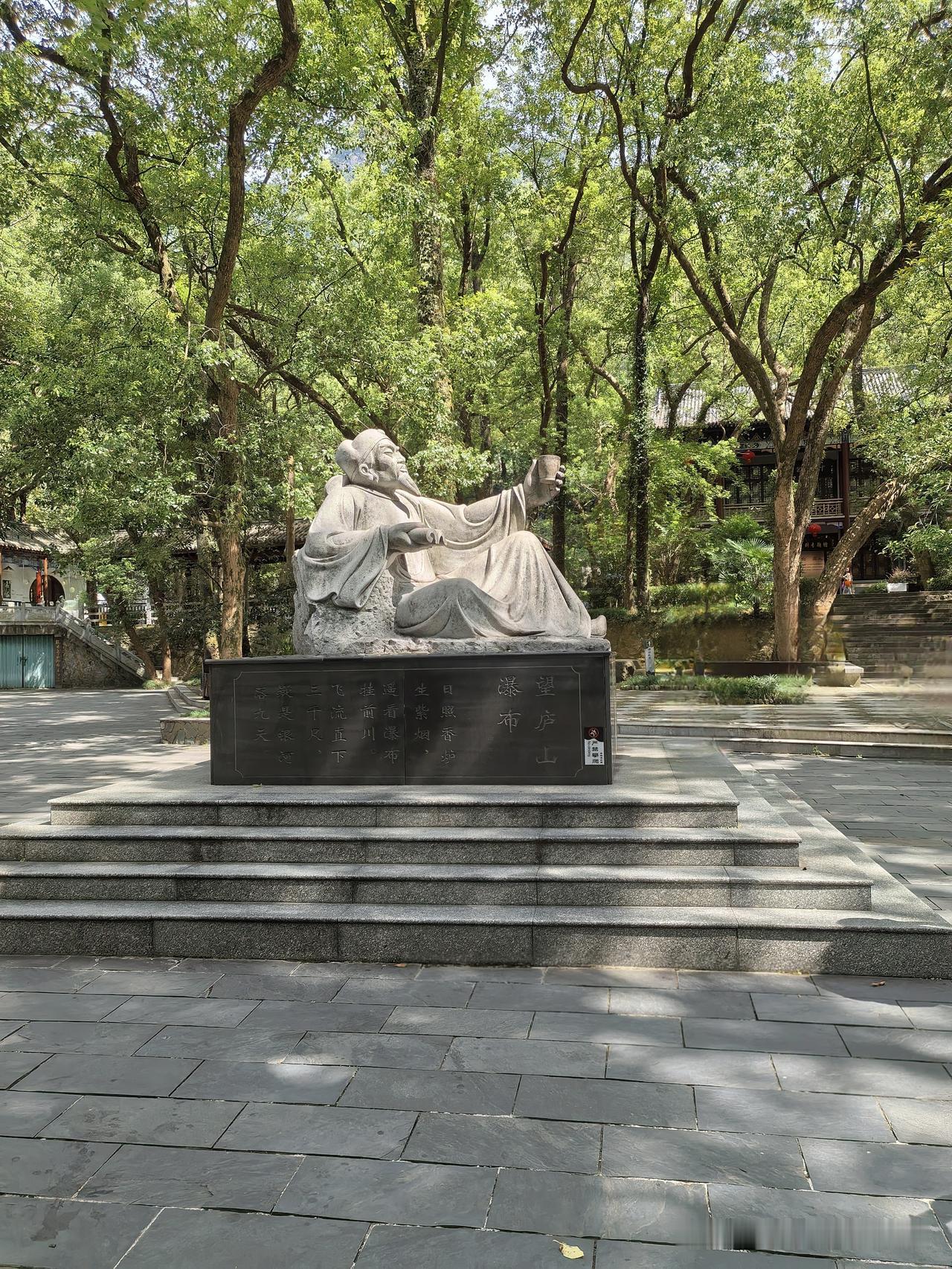 人生规律穷人和富人的烦恼忧愁其实谁都不比谁少。穷人家99%的问题有钱就能解决，富