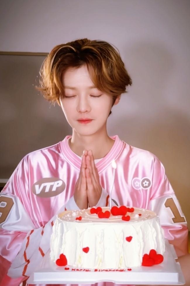 内娱卡点界天花板又上线了！
4月20日，鹿晗迎来36岁生日，陈赫又是精准0点整送