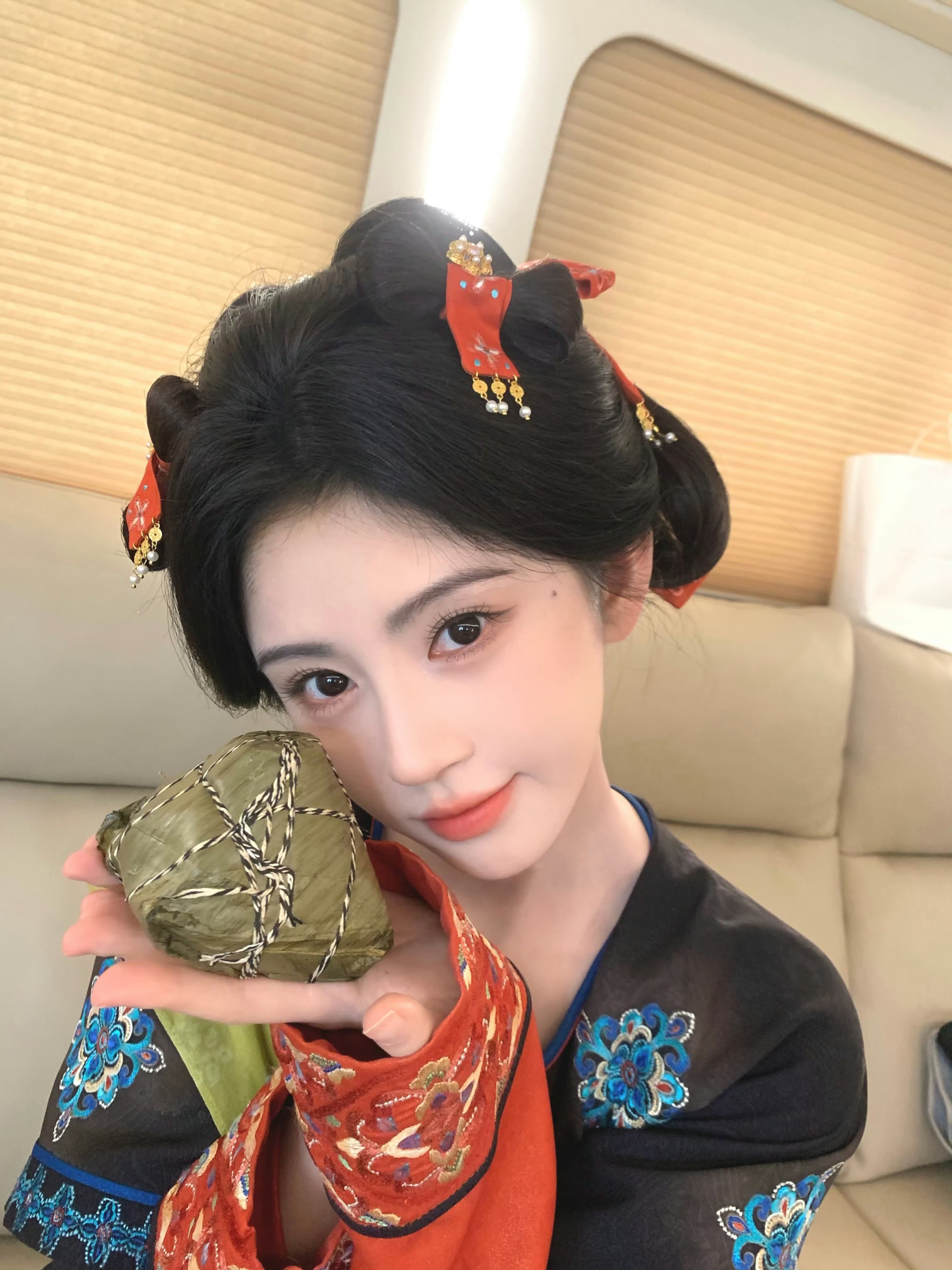 下辈子让我长这样好吗鞠婧祎脸快比粽子小了