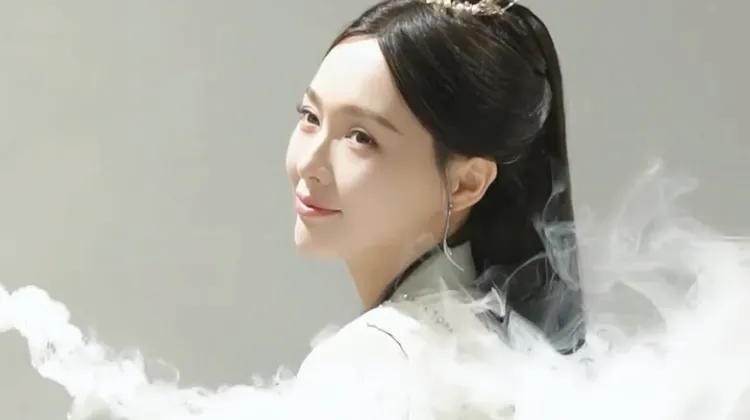 [赞][赞][赞]不说是唐嫣，还真认不出来是唐嫣[爱慕][爱慕][爱慕]女明星只