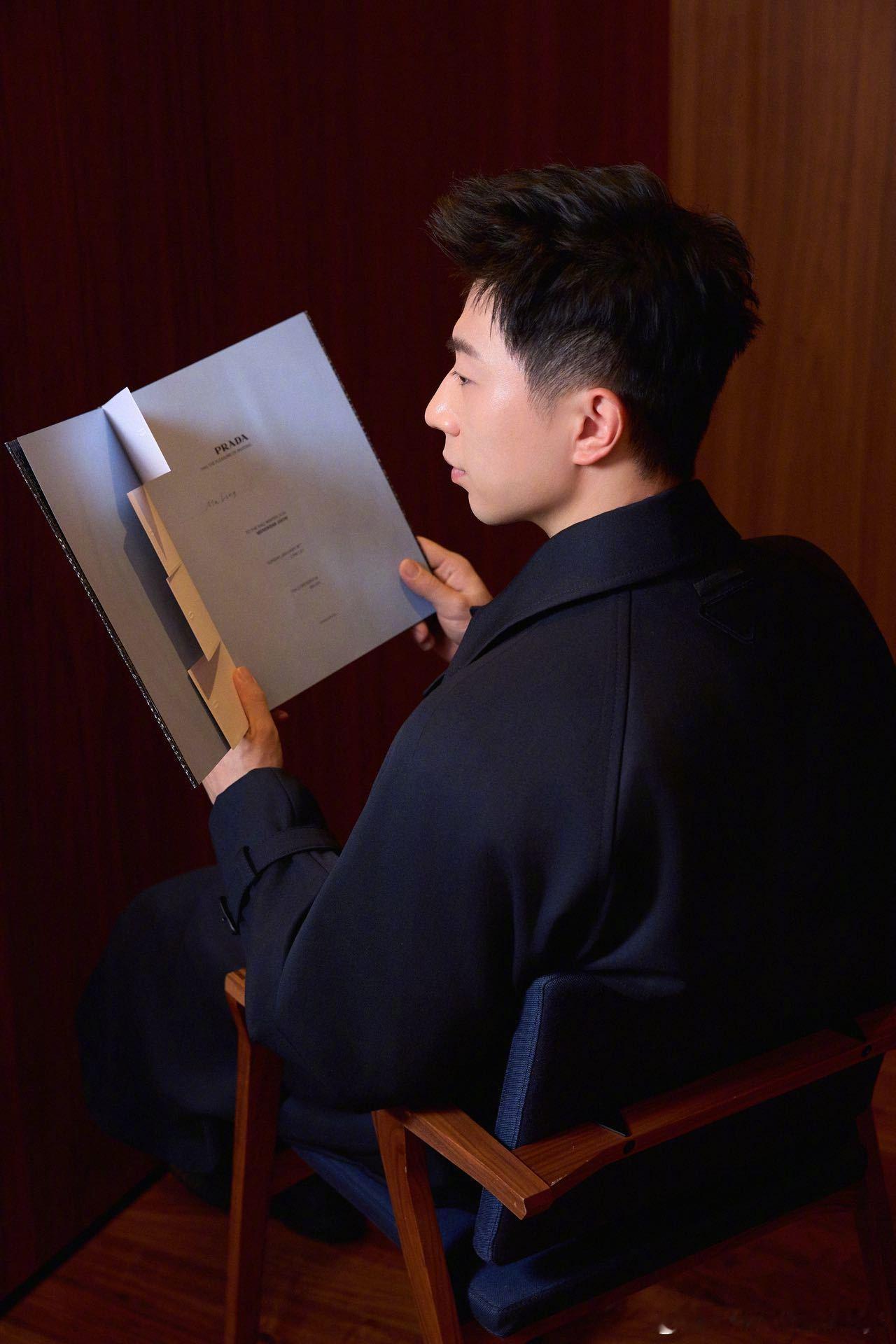 PRADA 2026 秋冬男装秀即将上演，前来米兰观秀的品牌代言人贾玲、马龙也分