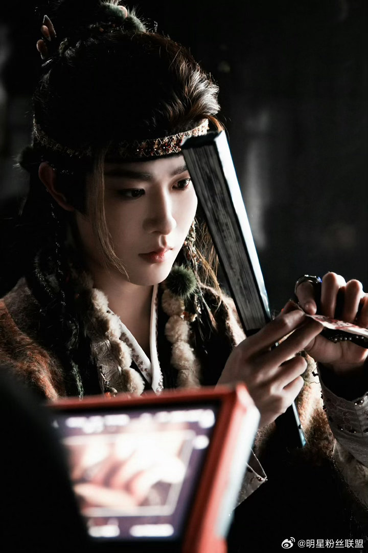 田嘉瑞月鳞绮纪有效播剧田嘉瑞重回钻超 有效播剧实锤！《月鳞绮纪》成绩亮眼，昨天的