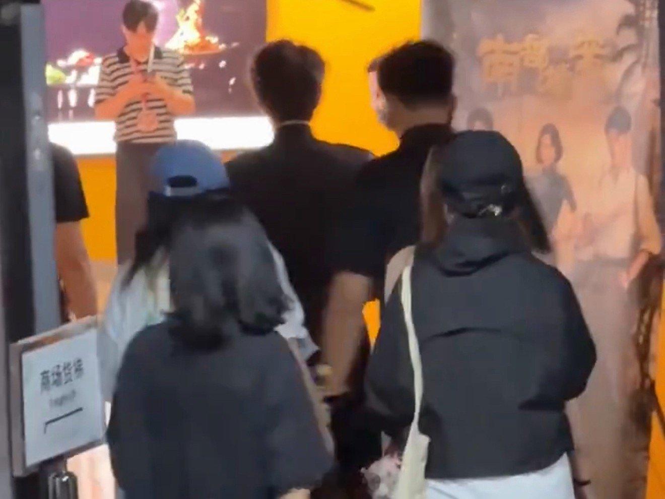 丁禹兮穿张海侠衣服剧宣丁禹兮的剧宣诚意 哇哇哇哇，看到丁禹兮在电视剧《南部档案》