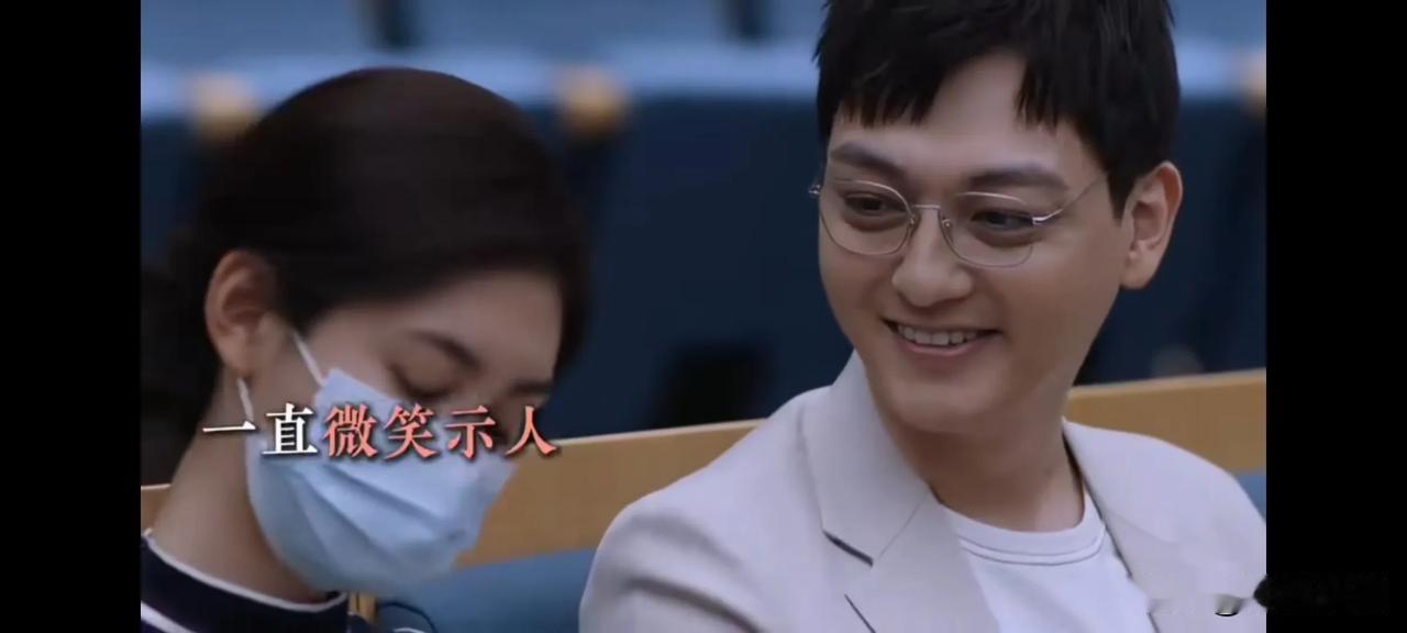 千万不要低估所谓的知识分子
他们往往城府很深
总是一种人畜无害的样子示众
他们骨