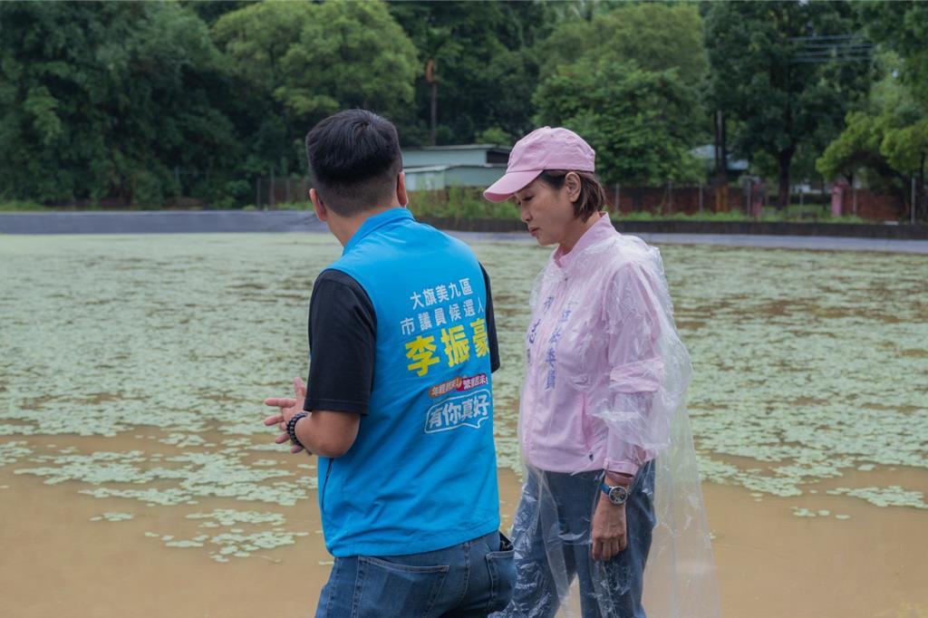 谁说神隐？柯志恩台北开完会“秒瞬移”高雄 踩烂泥勘灾画面曝光
高雄今（25）日遭