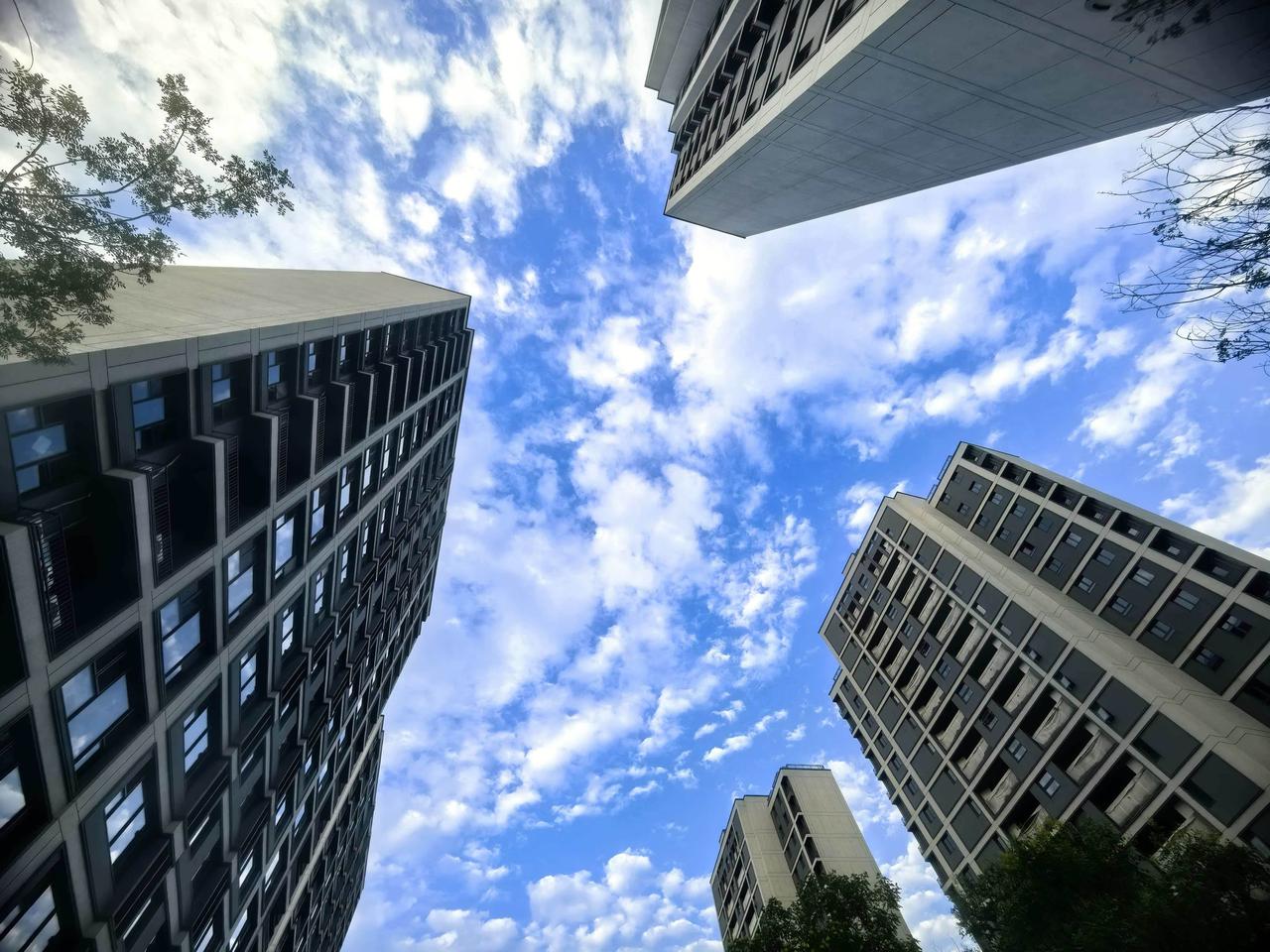实话实说

我有四十多万的存款

退休金加打工每月收入6000

看见喜欢的衣服