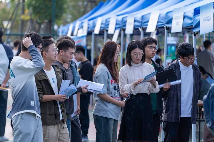 数学成绩起伏太大😭忽高忽低？根源真不是粗心
很多同学都有这种困扰：数学成绩特别