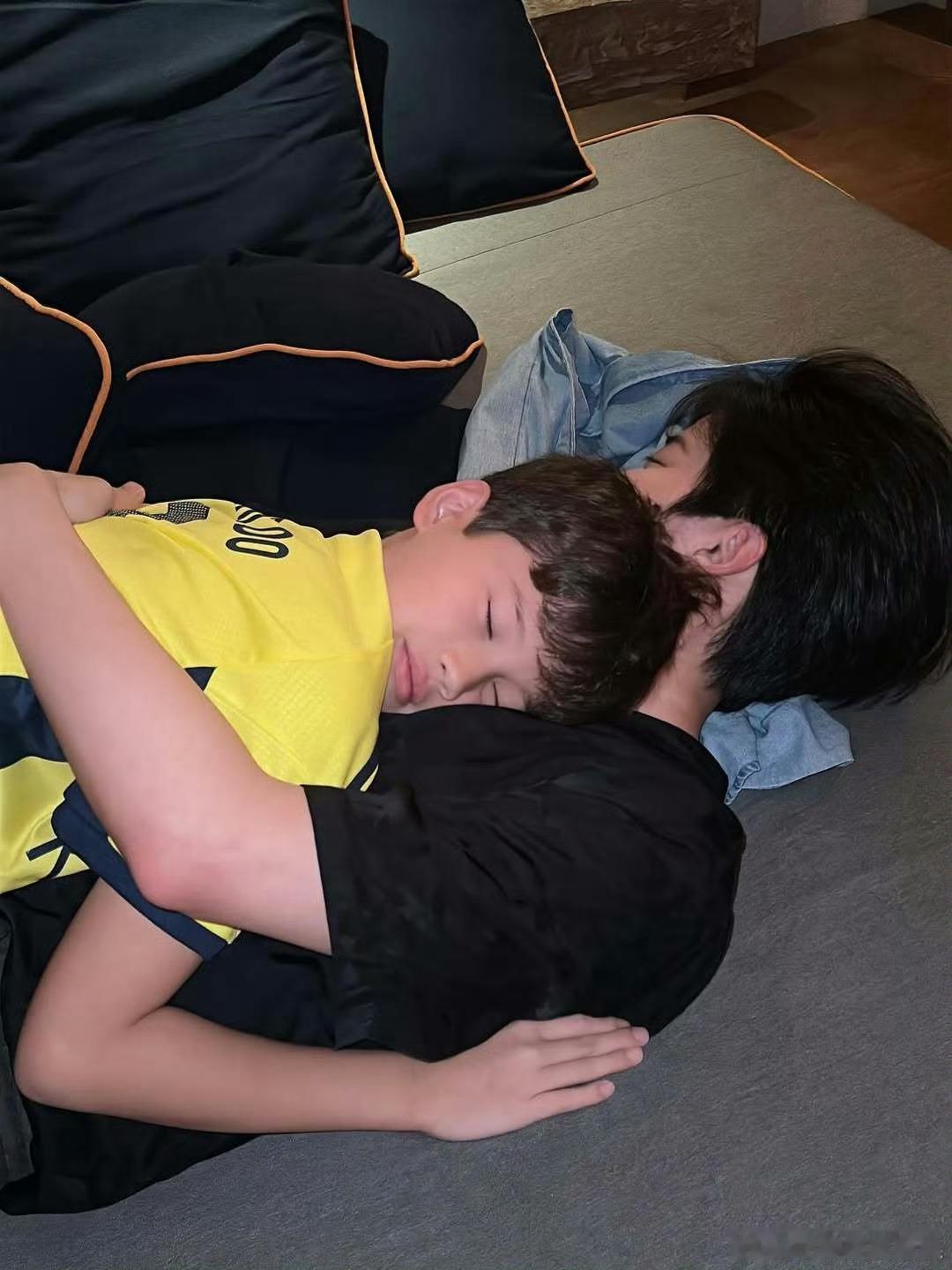 Mike为儿子庆11岁生日Mike儿子11岁了 Mike为儿子庆11岁生日，长得