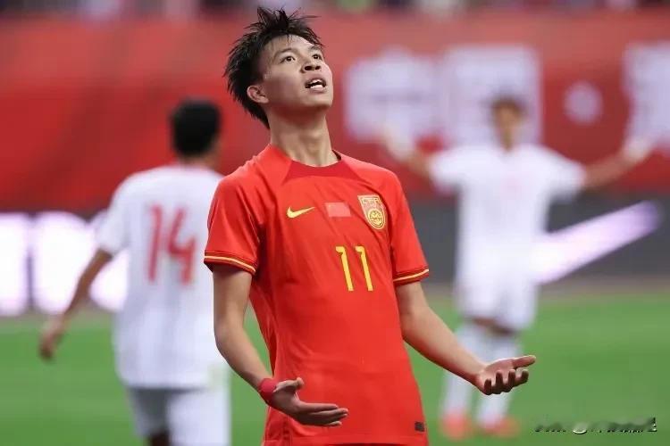 中国U19足球队今晚0-0乌兹别克斯坦，三个印象：
1.两队教练频频调兵遣将，都