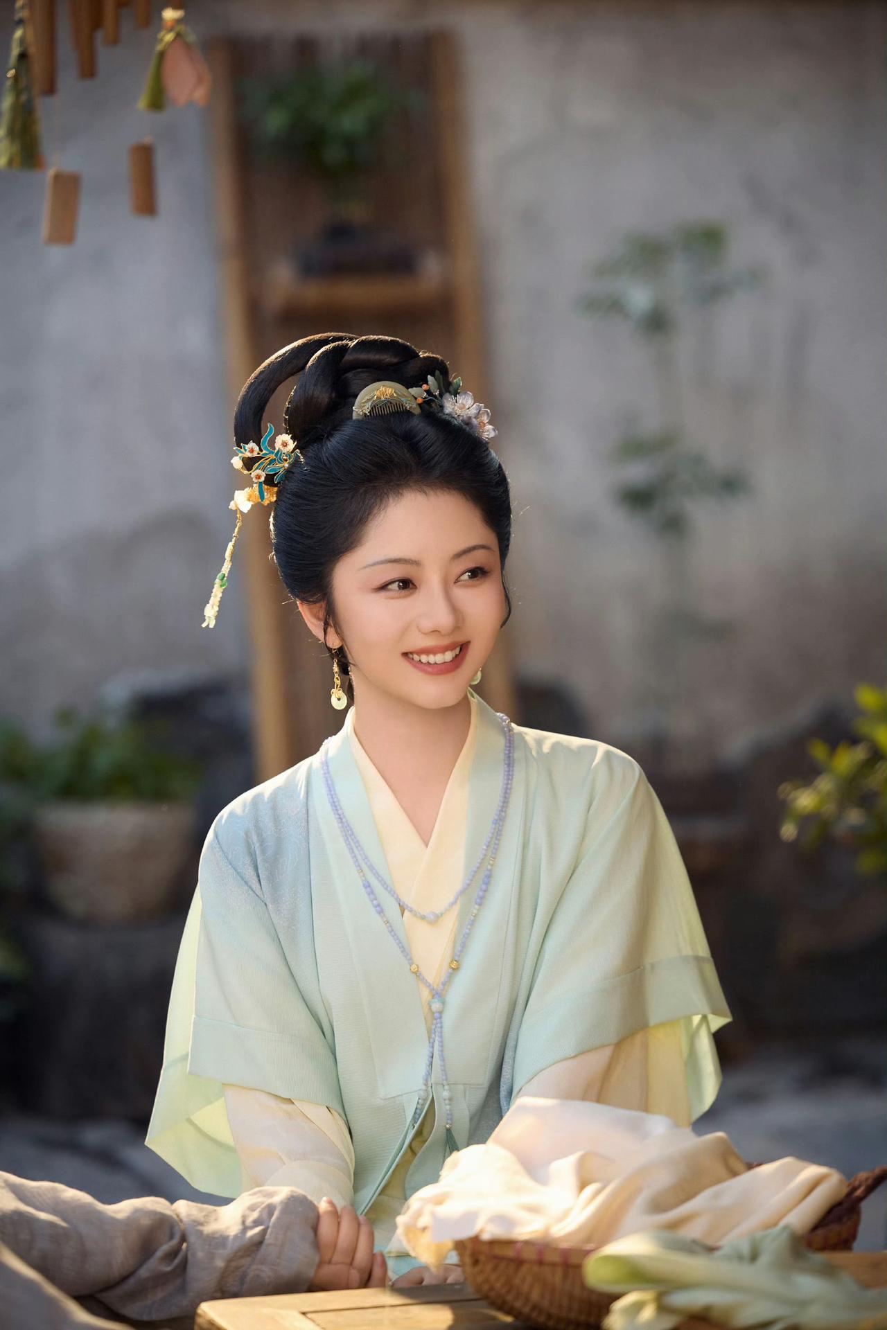 都说如果赵丽颖来演许兰香会吊打谭松韵，不见得吧！
目前最好看的电视剧就数《兰香如