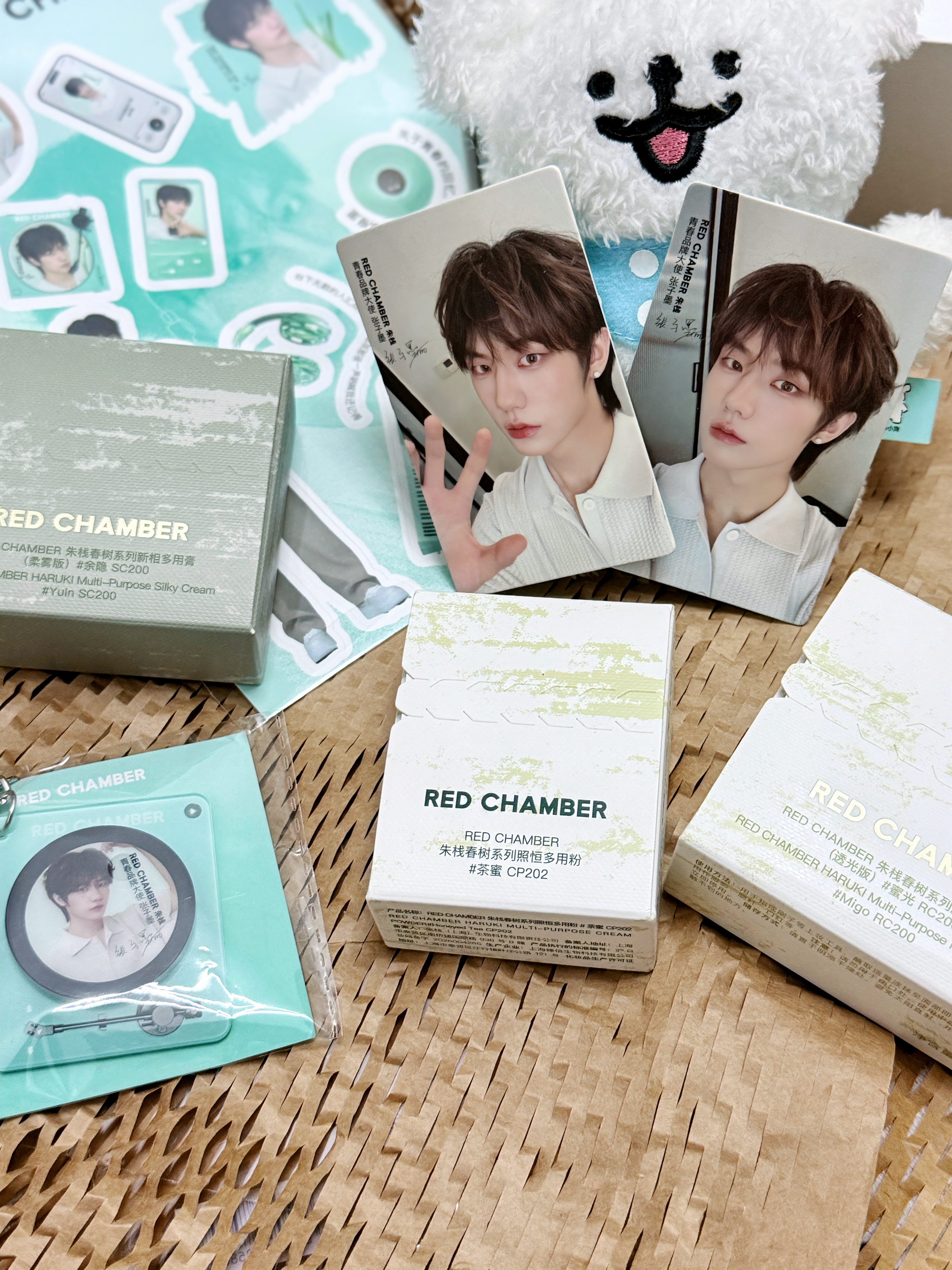 谢谢送来的RED CHAMBER朱栈礼盒🫶🏻🫶🏻！！！非常美萌的两张小卡