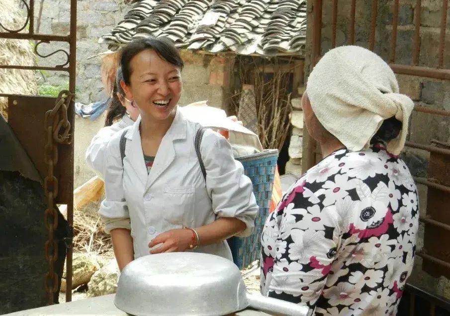 2008年，贵州26岁女子辞去高薪，跑到村里开诊所陪伴丈夫，2个月后，丈夫要离开