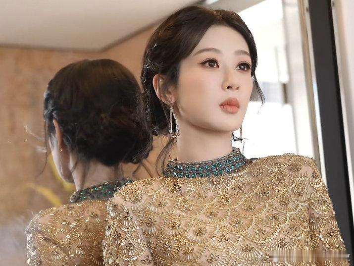 杨紫杨紫 中午好呀 
