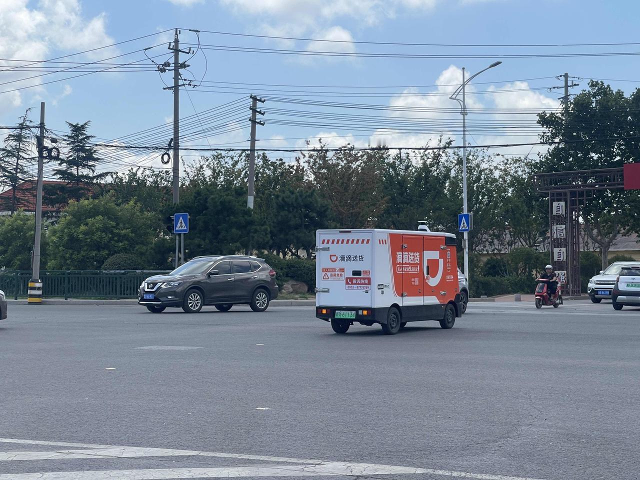 科技改变生活
科技改变命运
科技改变一切
首先被改变的就是底层人的工作
快递小哥