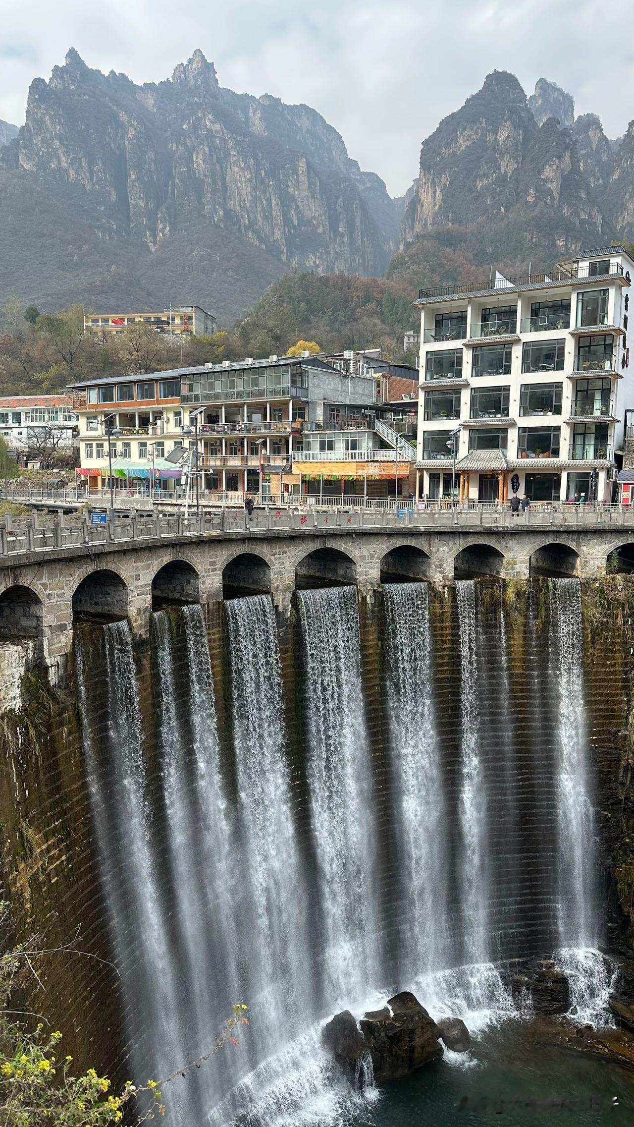 离河南最近的山西古村落，井底村，四面环山，犹如一个聚宝盆，上游祥云湖犹如一颗大号