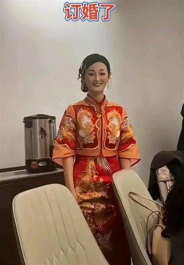 28岁的陈亚男订婚啦！3月30号，她的好友和小号官宣了这个消息，还有现场画面流出