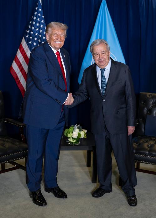 白宫消息：特朗普今天会见联合国秘书长古特雷斯。特朗普对古特雷斯说：“我有时可能不