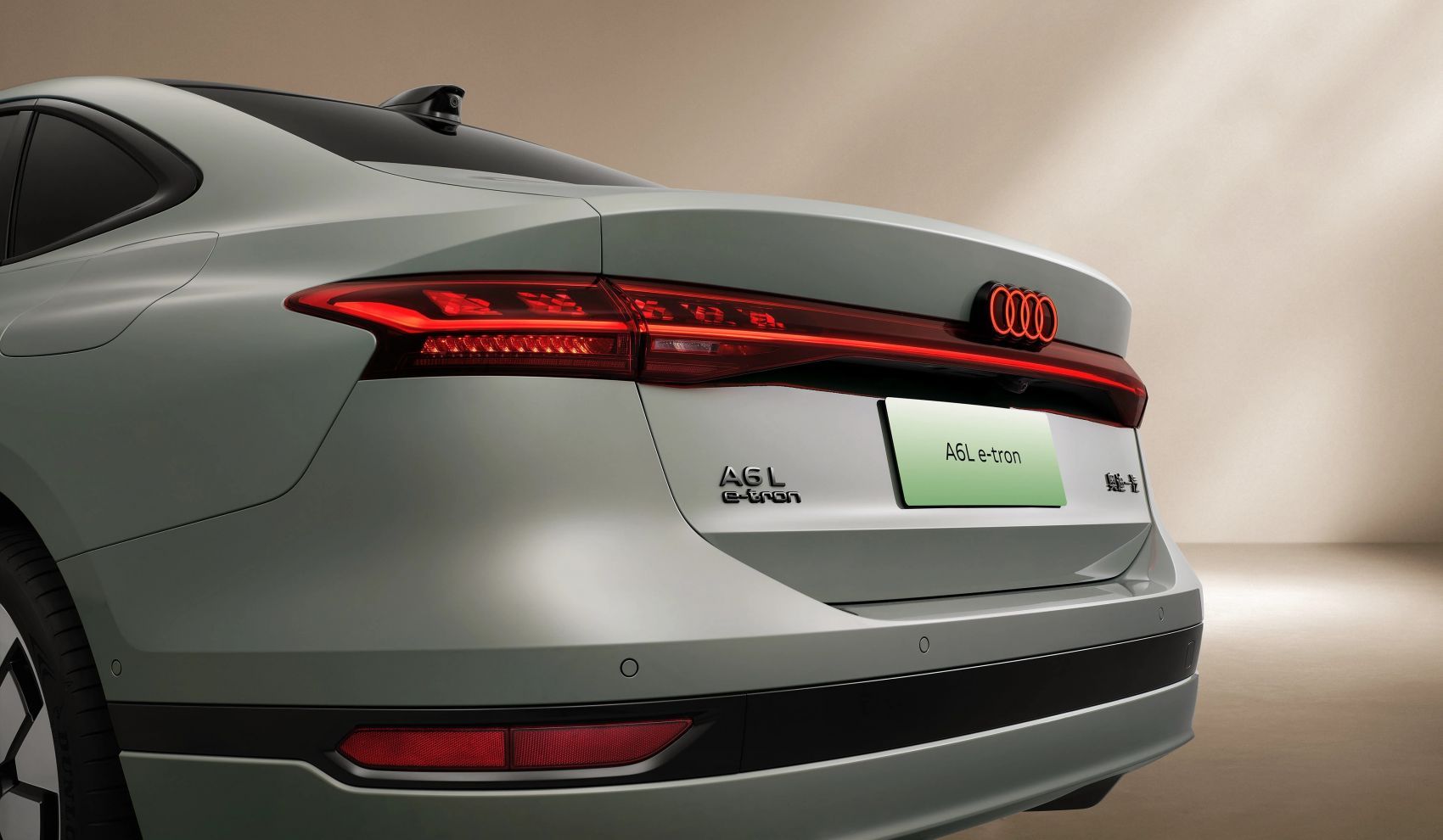 奥迪 A6L e - tron ​​​