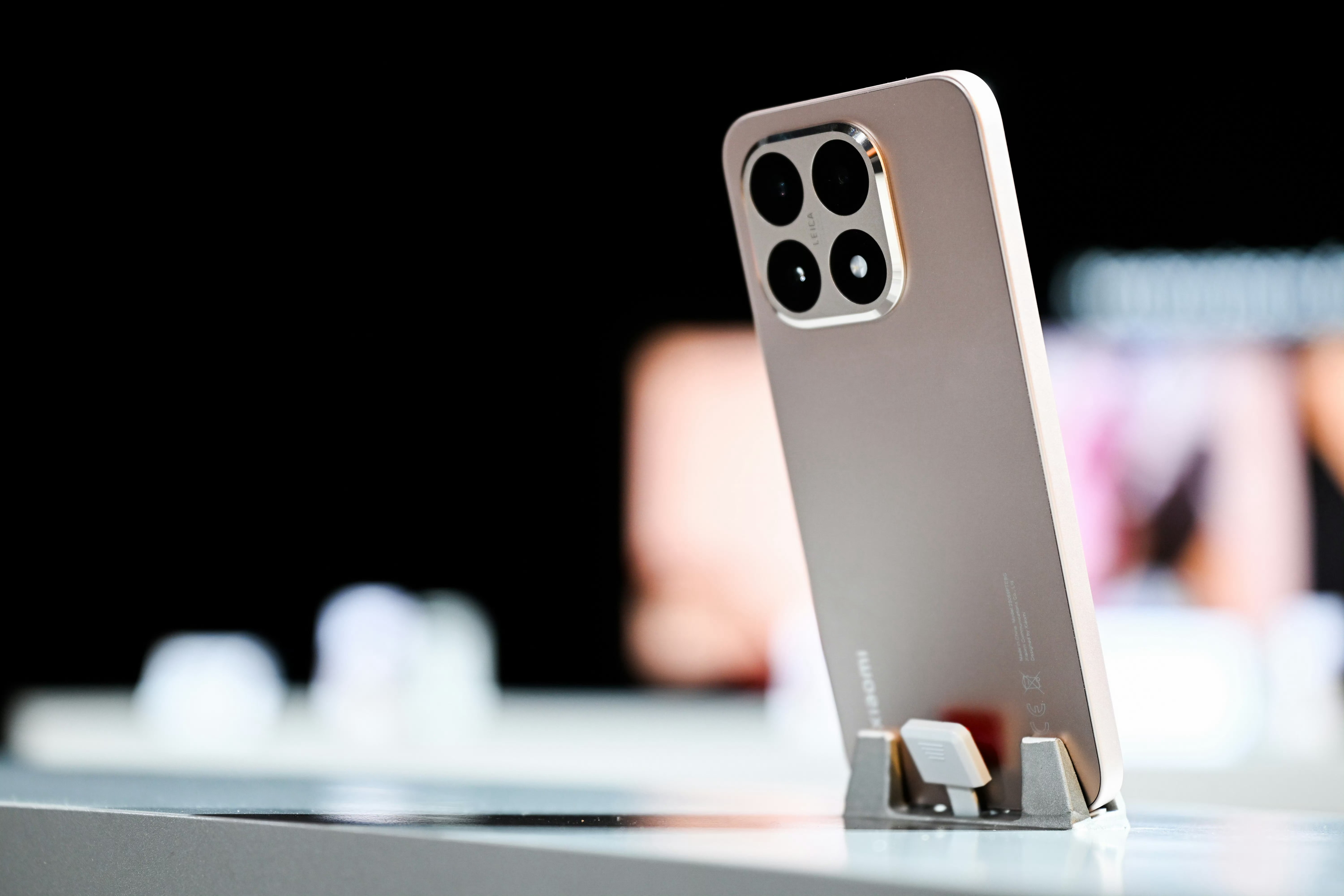 理论上 K80 至尊版 是不是能换一个小米15T Pro 的后壳......那 