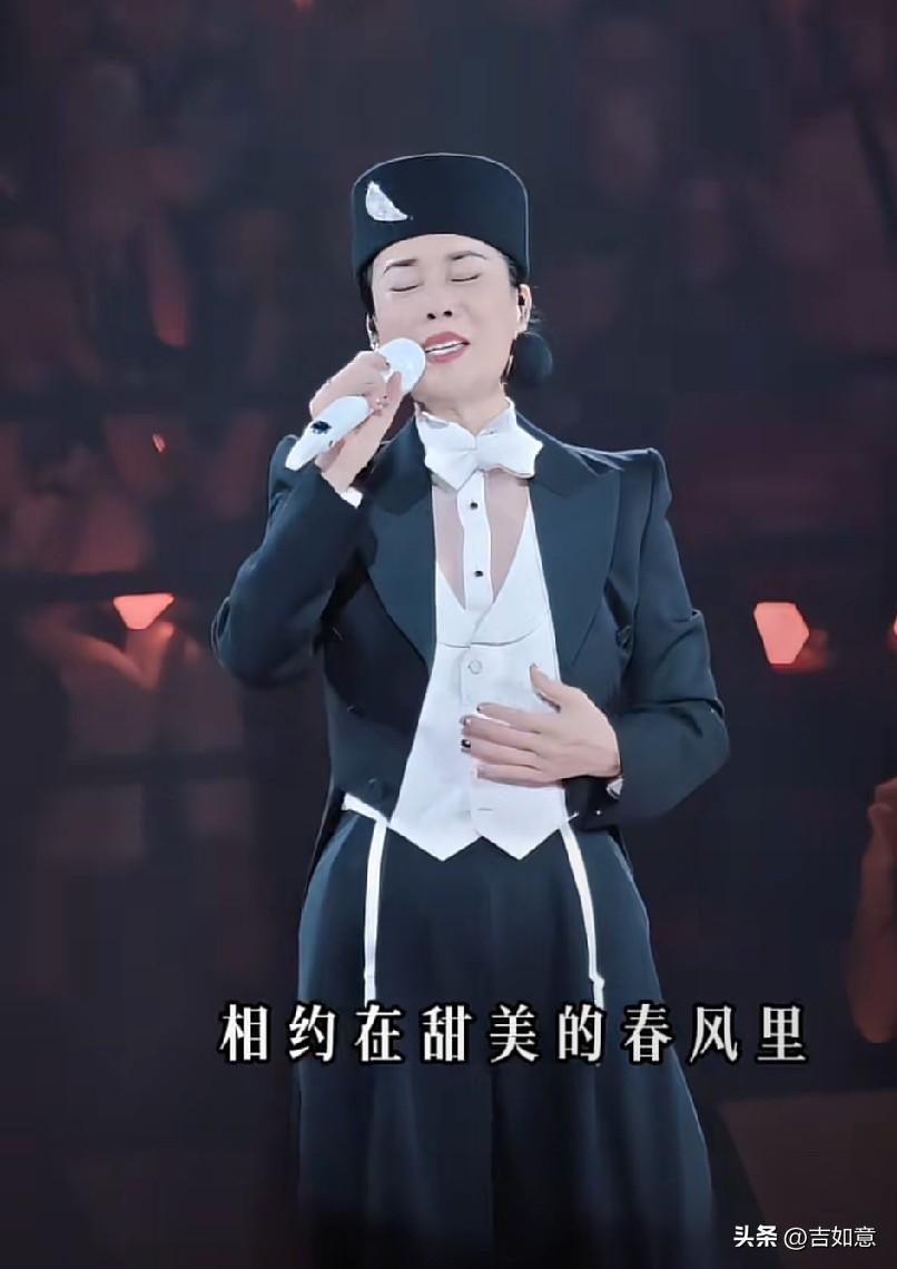 大歌星那英，实际上应该叫做叶赫那拉英，跟慈禧同属叶赫那拉氏，但俩人真没什么亲缘关
