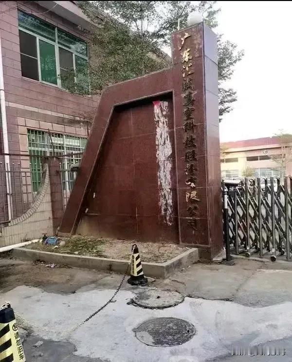 昨天上市的新股汇成真空，大涨752%，中一签最高可以获利4.6万。

然而看到公