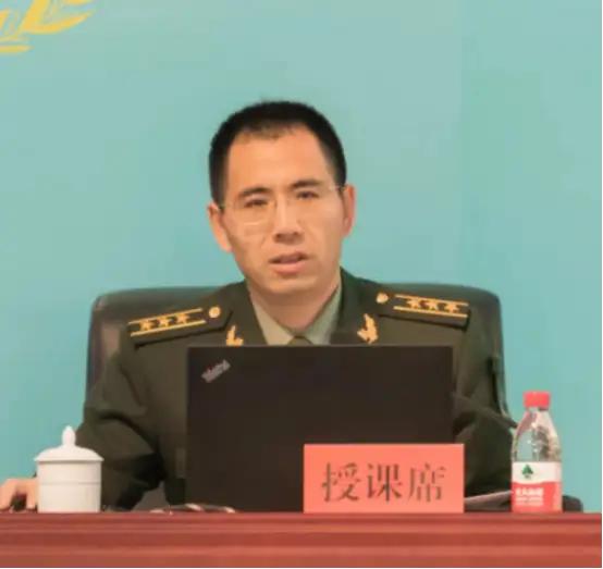 人世间最顶级的亲情，从来都不是与生俱来的血缘。

有些血脉至亲，遇事只会权衡利弊