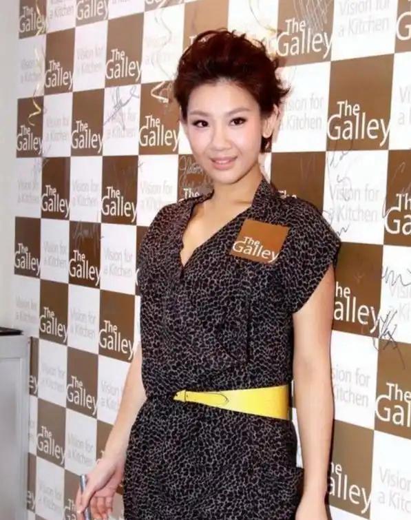 郑欣宜35岁继承6000万后：产女，恋爱，终于活成自己的光！

消失一年的郑欣宜