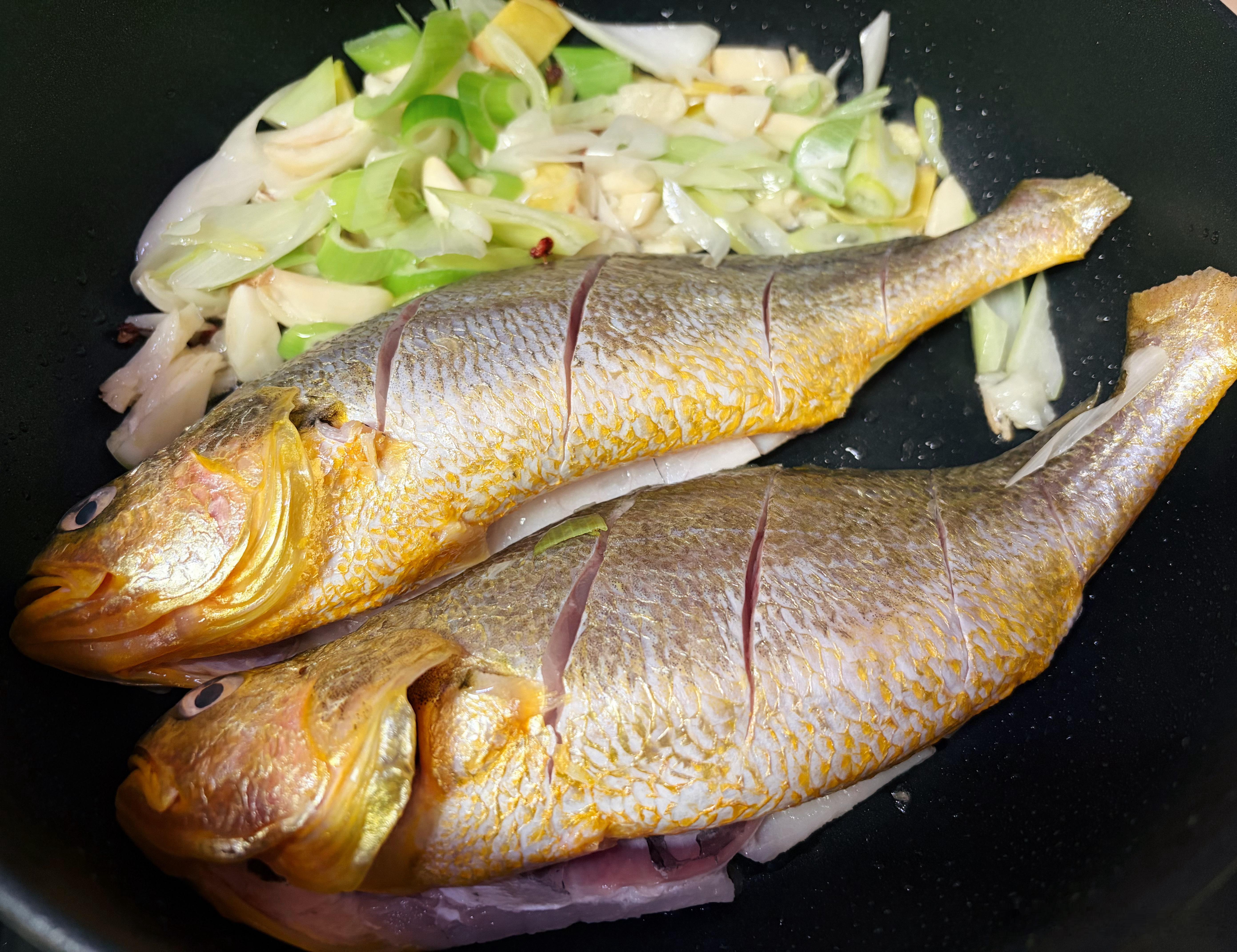 今天回家晚，来不及先备好菜只能接完娃之后再做饭 