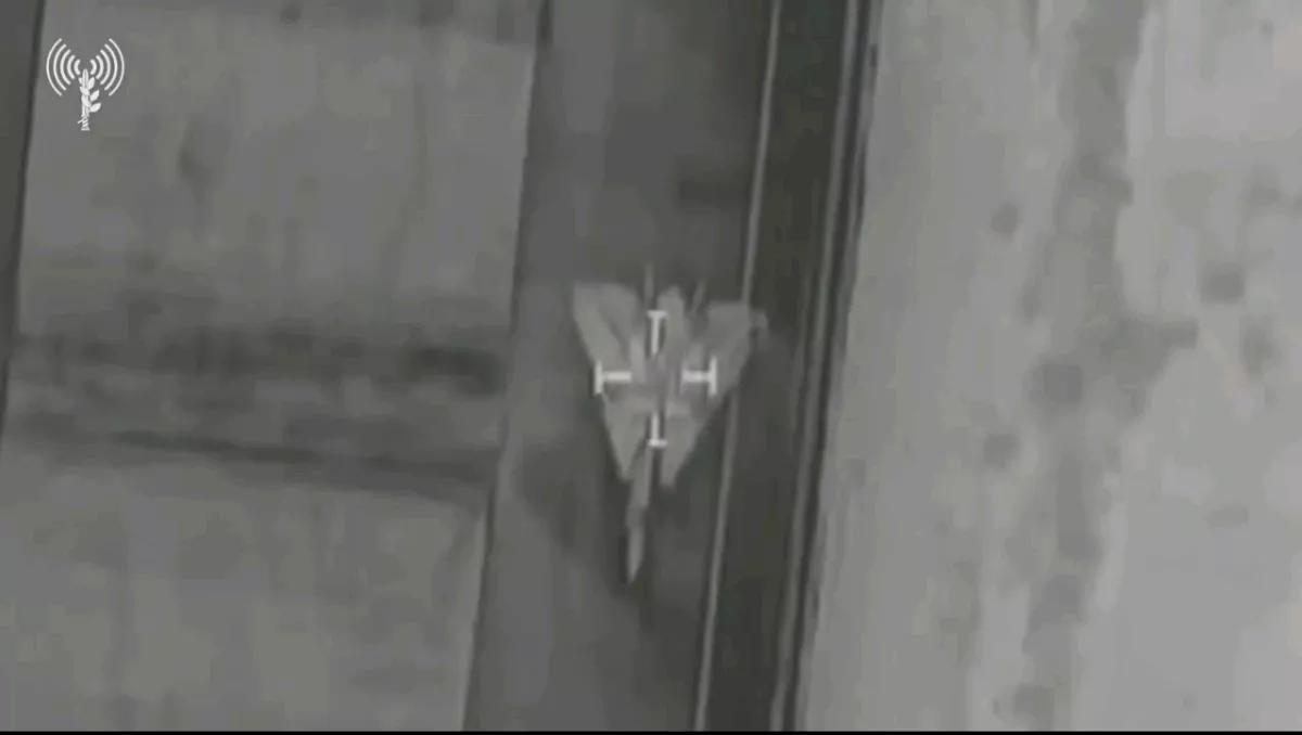 天空新闻报道，当地时间9日，以色列国防部新闻处发布视频，宣称在当天针对伊朗革命卫