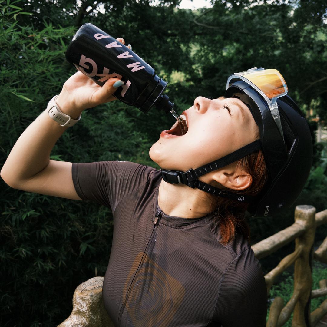 冠中笑说小姐姐