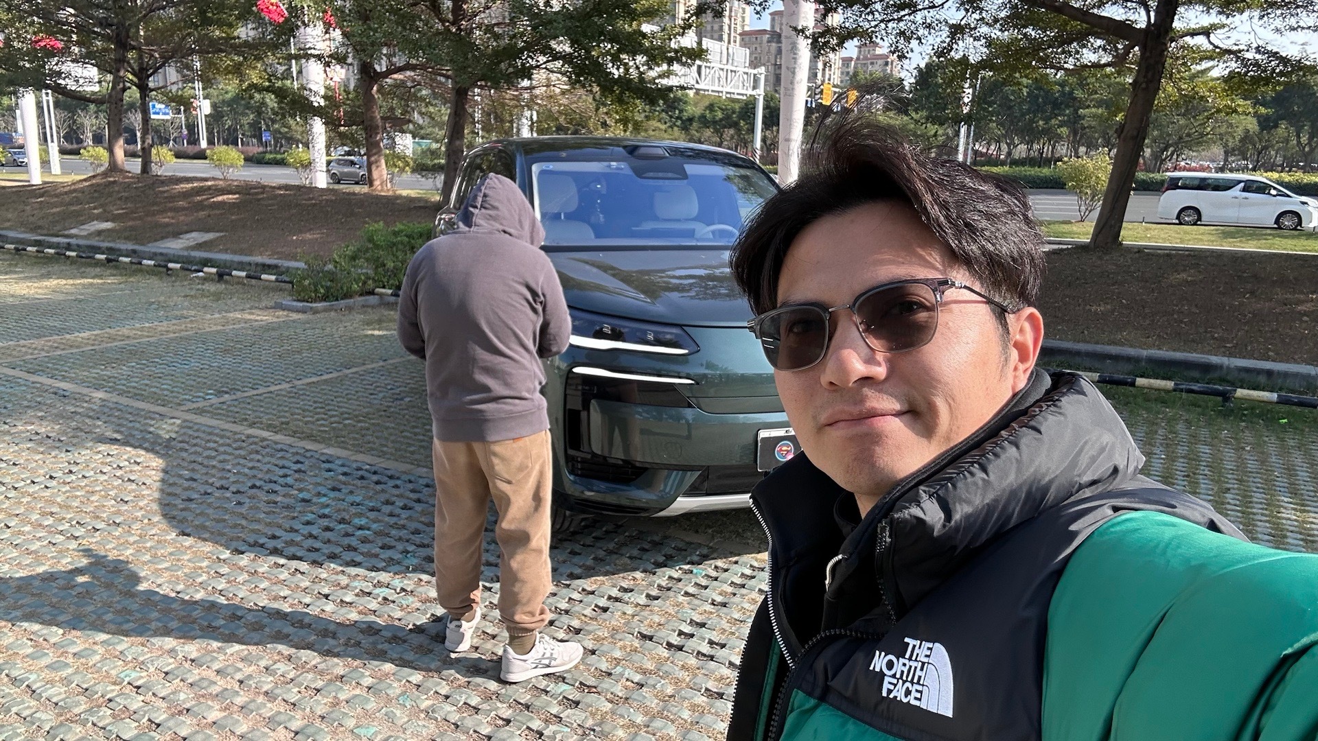 听说中山张智霖又出来拍东西了