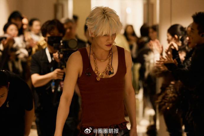 薛之谦万兽之王完全是Top级别 薛之谦万兽之王全开麦30多首，边唱边跳倒吊献唱，