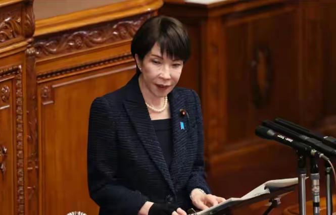 日本这次算是彻底把脸皮撕下来了，刚出炉的2026年版《防卫白皮书》草案里，他们毫