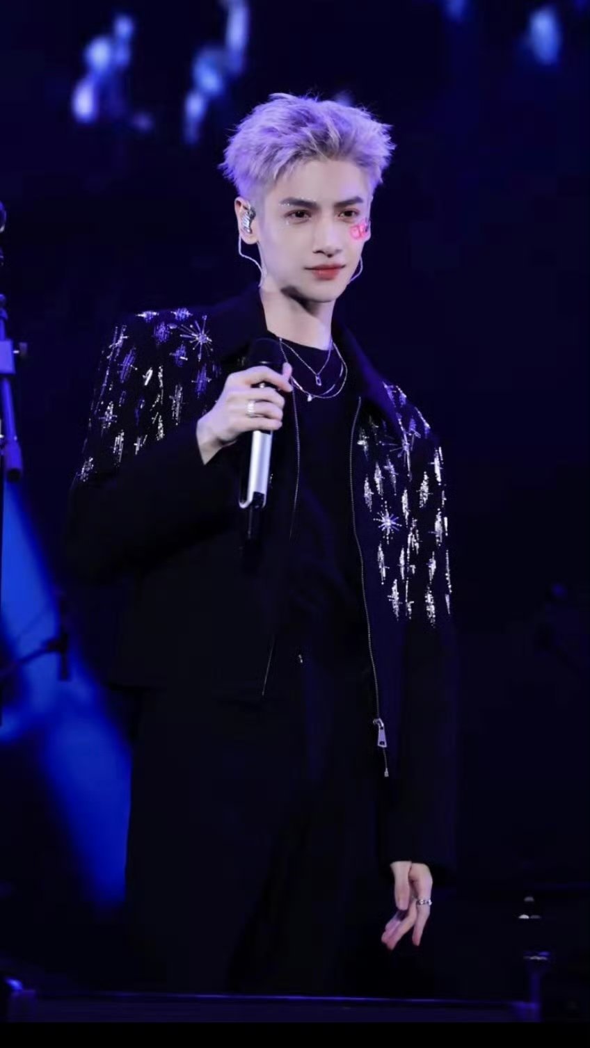 罗云熙 音乐节 这张脸还是太权威了 ​​​