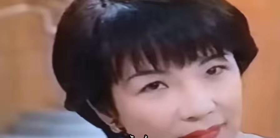近日，一段2002年的视频在网上再度疯传。

视频中，高市早苗在朝日电视台讨论节