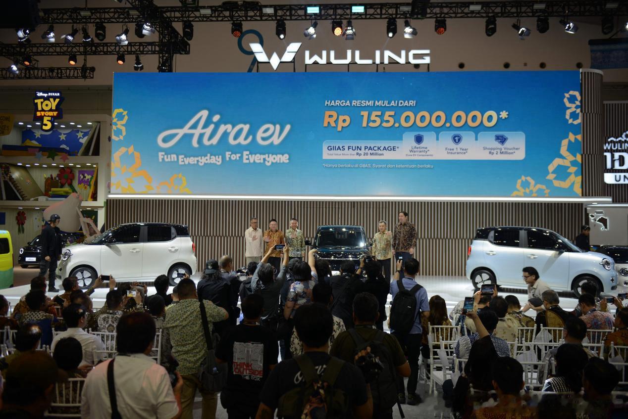 上汽通用五菱宣布，其代步车用户即将突破300万，并将于8月7日在成都举办“宏光M